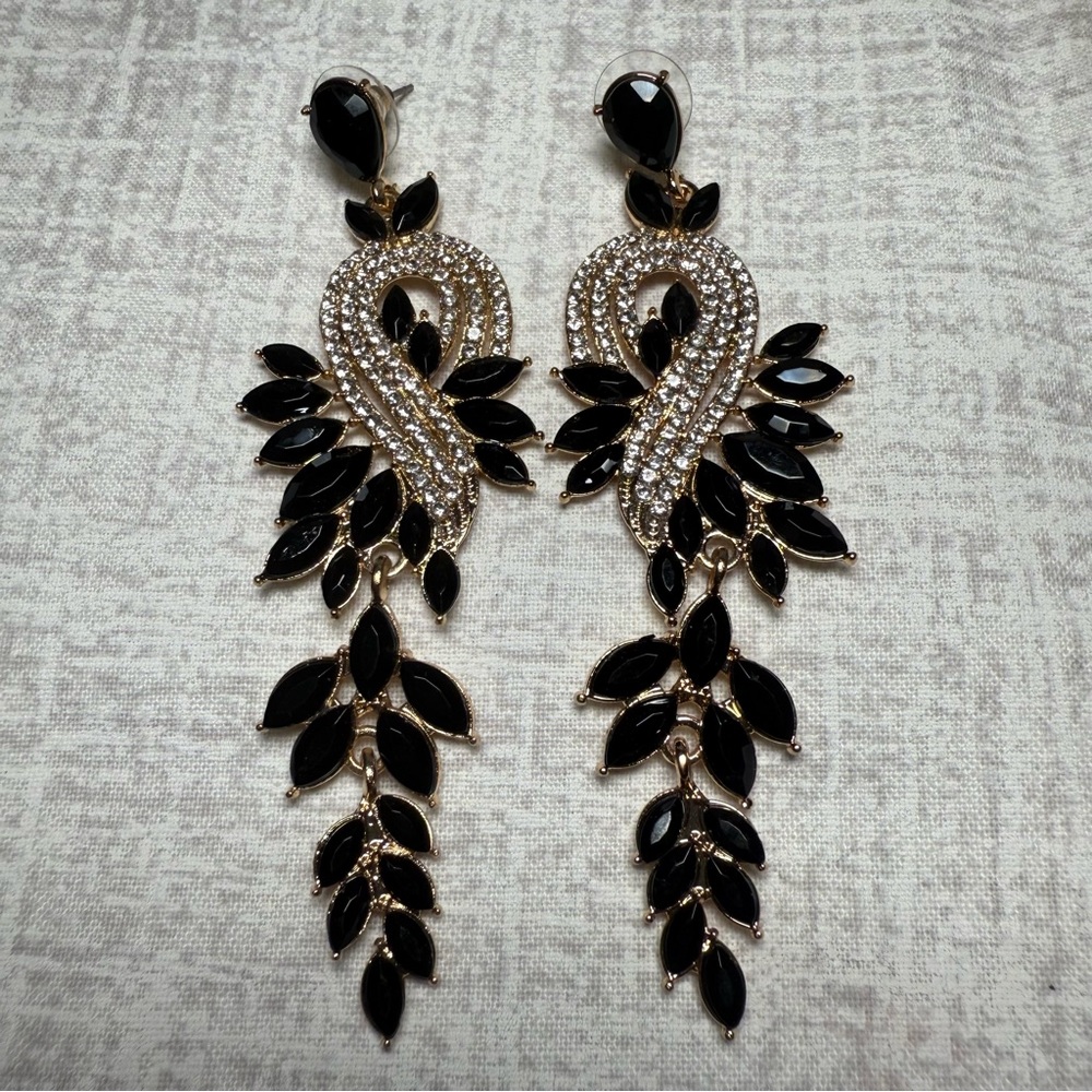 NWT Glam Crystal Statement Dangle Earrings w/Black Leaves - Picture 3 of 4